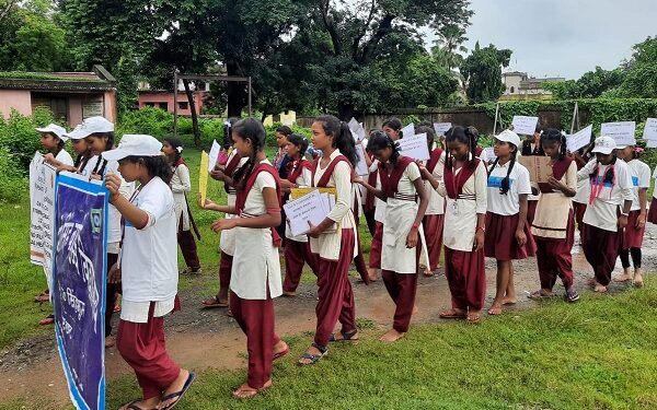 जागरूकता रैली में शामिल राजा नरपत सिंह बालिका उच्च विद्यालय की छात्राएं.