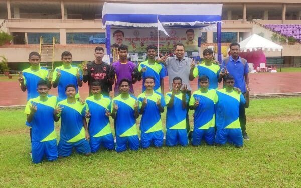 पश्चिम सिंहभूम जिले की फुटबॉल टीम.