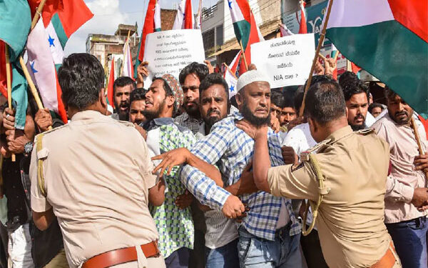NIA की छापेमारी के विरोध में PFI ने बुलाया केरल बंद, कोयंबटूर में BJP ऑफिस पर हमला,