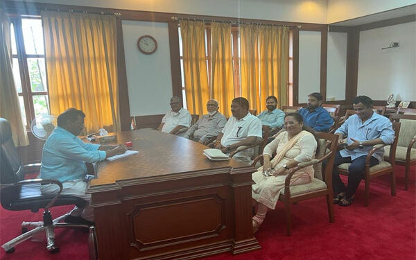 गोवा : कांग्रेस छोड़ बीजेपी में शामिल हुए पूर्व CM कामत समेत 8 विधायक