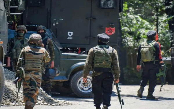 जम्मू-कश्मीर : केंद्रीय गृह मंत्रालय एक्शन में, पुलिस ने कई मौलवियों को गिरफ्तार किया