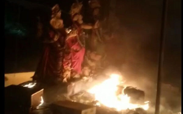 यूपी : भदोही में दुर्गा पूजा पंडाल में लगी आग, 64 लोग झुलसे, 3 की मौत