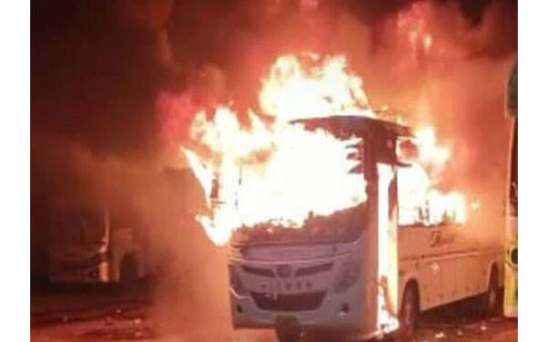रांची : खादगढ़ा बस स्टैंड में खड़ी बस में लगी आग, ड्राइवर और खलासी की मौत