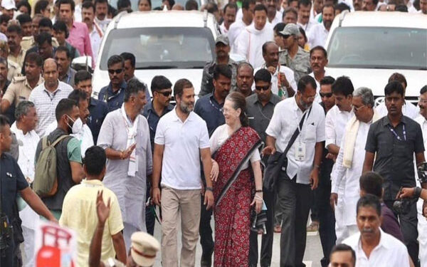 भारत जोड़ो यात्रा में शामिल हुई सोनिया गांधी, राहुल के साथ कर रहीं पदयात्रा