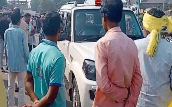 राष्ट्रपति पर टीएमसी मंत्री की टिप्पणी के खिलाफ भाजपा का  प्रदर्शन, मंत्री ज्योत्सना मांडी की कार रोकी  