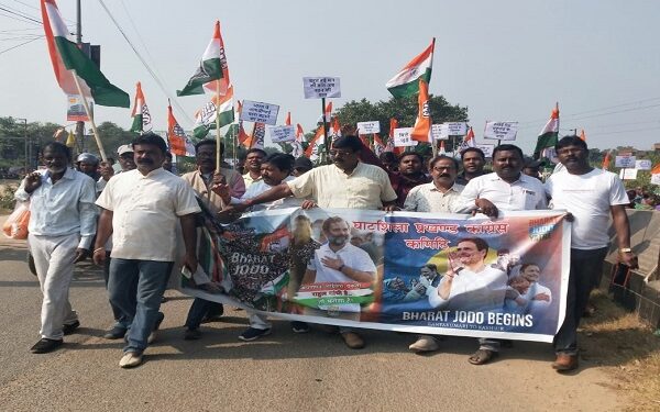 कांग्रेस पार्टी की भारत जोड़ो रैली में शामिल लोग.