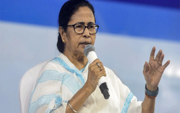ममता बनर्जी ने बांग्लादेशी शरणार्थियों को भारत का नागरिक बताया, CAA -NRC के खिलाफ मोर्चा खोला