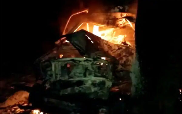 सीवान : बिजली के खंभे से टकराकर स्कॉर्पियो में लगी आग, तीन लोगों की मौत