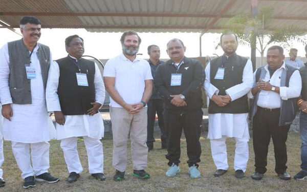 भारत जोड़ो यात्रा: राहुल संग पद यात्रा पर निकले मिथिलेश ठाकुर सहित झारखंड कांग्रेस नेता आलमगीर, बन्ना, बादल व सुबोधकांत