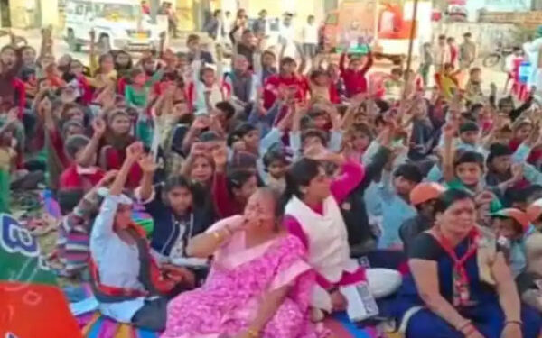 राजस्थान : सरकारी स्कूल के बच्चों को 25 साल तक BJP को वोट देने की दिलाई गई शपथ, हेडमास्टर सस्पेंड