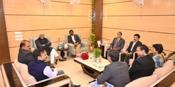 केंद्रीय जल शक्ति मंत्री गजेंद्र सिंह शेखावत पहुंचे रांची, CM हेमंत संग कर रहे समीक्षा बैठक