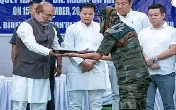 मणिपुर से आयी अच्छी खबर, 43 उग्रवादियों ने हथियारों के साथ मुख्यमंत्री के समक्ष आत्मसमर्पण किया