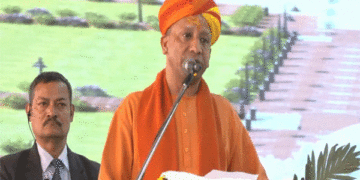 यूपी के CM योगी आदित्यनाथ ने कहा, सनातन धर्म भारत का राष्ट्रीय धर्म, कांग्रेस ने हल्ला बोला