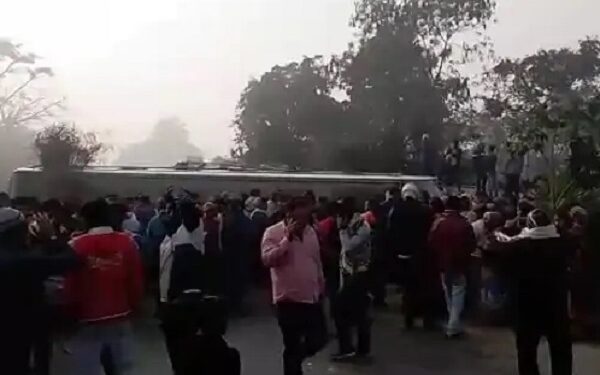 समस्तीपुर में बारात‍ियों से भरी बस और ट्रक में टक्‍कर, 50 घायल
