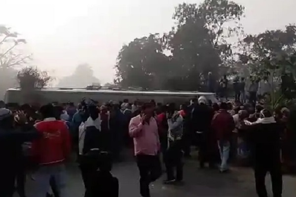 समस्तीपुर में बारात‍ियों से भरी बस और ट्रक में टक्‍कर, 50 घायल