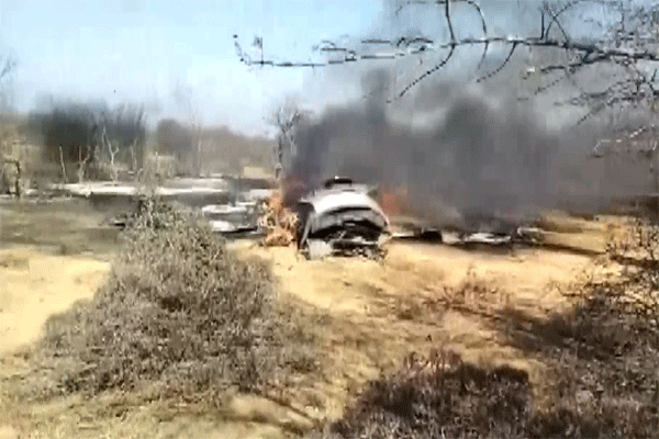 सुखोई-30 और मिराज-2000 आकाश में आपस में टकरा गये थे, दो पायलट सुरक्षित, एक शहीद
