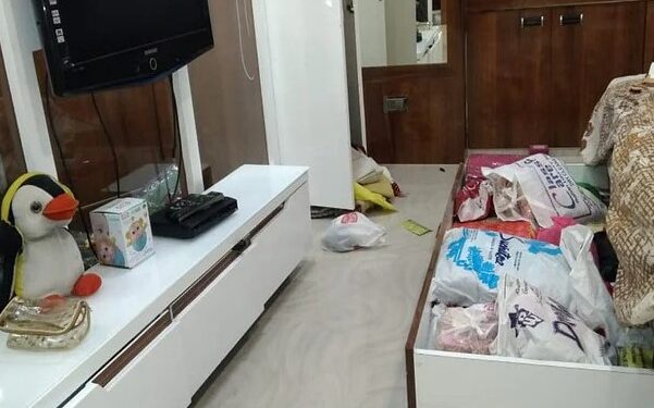 घटना के बाद घर के बिखरे सामान (फाइल फोटो).