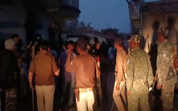 जामताड़ा : डोकीडीह गांव में पुलिस पर हमला, इंस्पेक्टर समेत 4 घायल