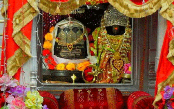 राहुल, प्रियंका ने जम्मू कश्मीर के गांदेरबल में खीर भवानी मंदिर में दर्शन किये, पूजा की