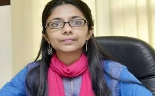 द‍िल्‍ली मह‍िला आयोग की अध्‍यक्ष स्‍वाती मालीवाल के साथ बदसलूकी, कार ने घसीटा