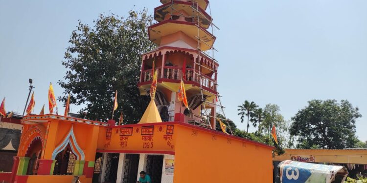 पाकुड़ रेलवे स्टेशन स्थित हनुमान मंदिर