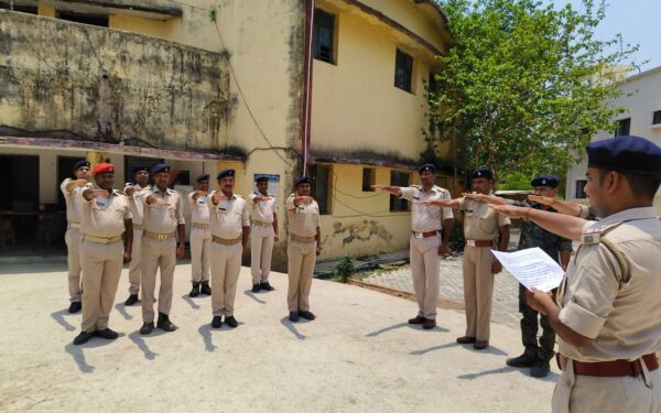 रंका : विश्व तंबाकू निषेध दिवस पर पुलिसकर्मियों ने ली तंबाकू सेवन नहीं करने की शपथ