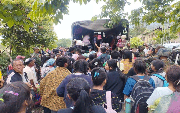 मणिपुर हिंसा : अब तक 54 लोगों की जान गयी, सेना और असम राइफल्स के 10,000 जवान तैनात, इम्फाल में हालात सामान्य