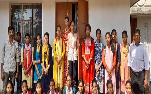 श्रेया सोनगिरी के घर बधाई देने पहुंचे स्कूल के छात्र.