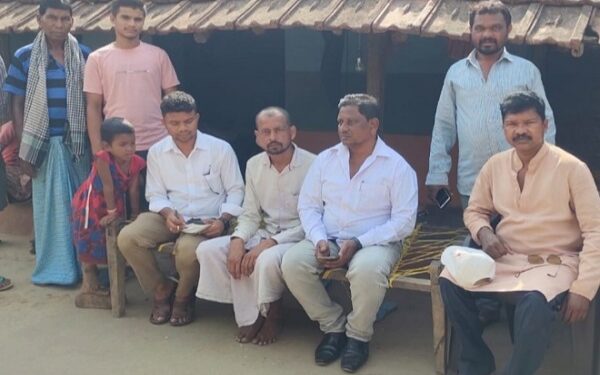उप प्रमुख बीमार श्रीकांत सिंह से मिलेने पहुंचे उनके आवास पर.