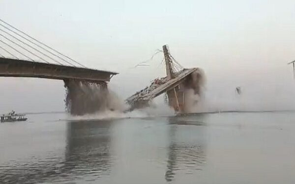 Bridge-Collapse