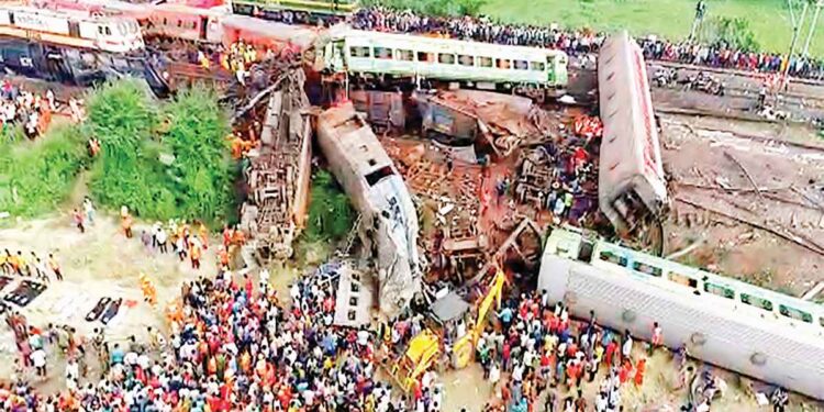 सीबीआई ने शुरू की बालासोर ट्रेन हादसे की जांच, टीएमसी, कांग्रेस ने कहा, CBI जांच क्यों? सुरक्षा केखोखले दावे उजागर हो गये