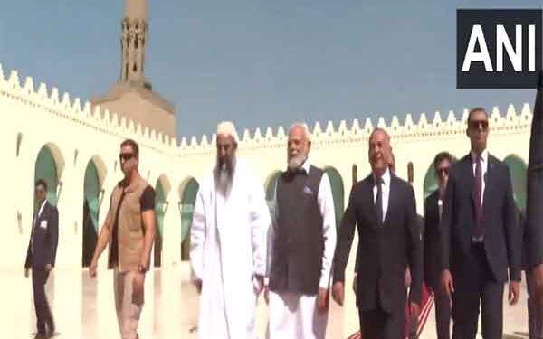 प्रधानमंत्री मोदी ने काहिरा की 11वीं सदी की ऐतिहासिक अल हाकिम मस्जिद का दौरा किया
