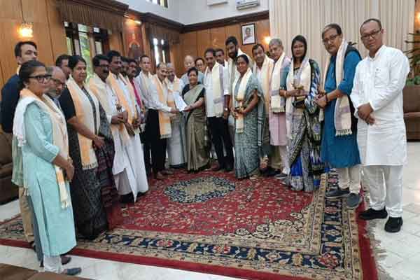INDIA के सांसद राज्यपाल से मिले, अधीर ने कहा, मणिपुर का जातीय संघर्ष देश की सुरक्षा के लिए खतरा