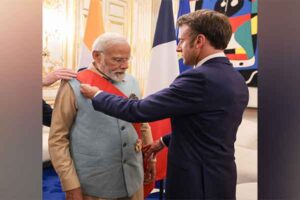 इमैनुएल मैक्रों ने प्रधानमंत्री मोदी को फ्रांस के सर्वोच्च सम्मान ग्रैंड क्रॉस ऑफ द लीजन ऑफ ऑनर से नवाजा