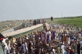 पाकिस्तान के सिंध प्रांत में ट्रेन पटरी से उतरी, 25 यात्रियों की मौत, 100 से अधिक घायल
