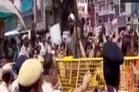 विहिप, बजरंग दल के कार्यकर्ताओं का हरियाणा हिंसा के खिलाफ दिल्ली में प्रदर्शन