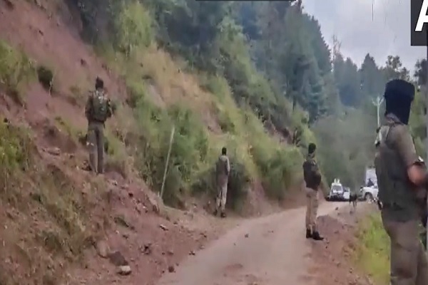 जम्मू-कश्मीर : बारामूला में सुरक्षाबलों के साथ एनकाउंटर, दो आतंकवादी मारे गये