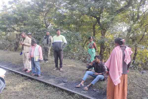 Bermo: Dead body of CCL worker found on railway track, police engaged in investigation.