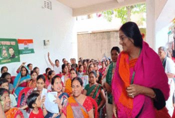 राजद महिला प्रकोष्ठ का जनसंपर्क अभियान, रेखा सहाय ने यशस्विनी सहाय के लिए वोट मांगा
