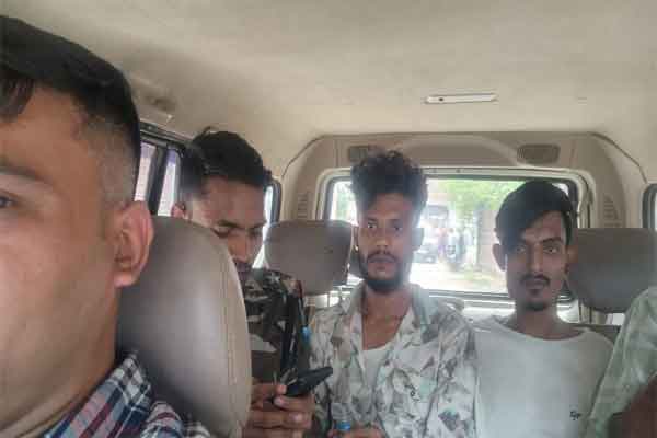 जमशेदपुर से वाहन चोरी कर भाग रहे हत्या व लूट के आरोपी गिरिडीह से गिरफ्तार