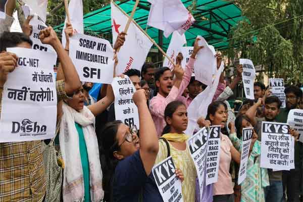 NEET मामले में कांग्रेस सहित छात्र संगठनों का देश भर में विरोध-प्रदर्शन, धर्मेंद्र प्रधान के इस्तीफे की मांग