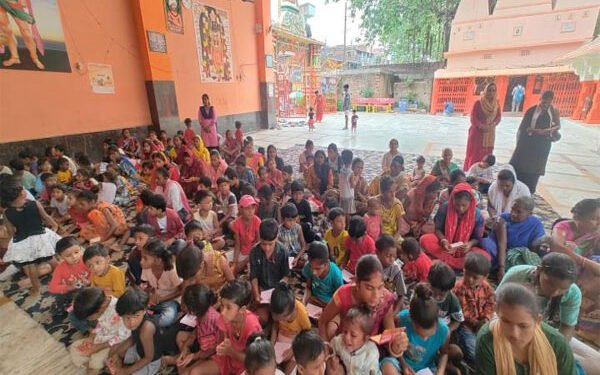 रांची : नन्हे मुन्नों ने किया हनुमान चालीसा का संगीतमय पाठ