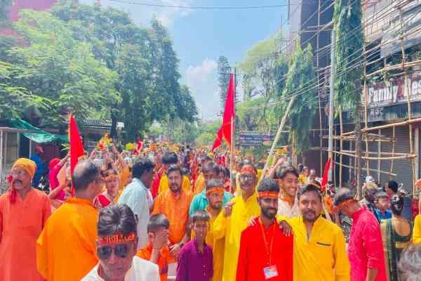 हजारीबाग: ओकनी से निकली जल यात्रा, उमड़ा भक्तों का सैलाब