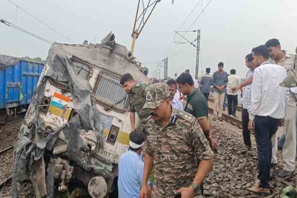 घटनास्थल पर पहुंचे सरायकेला-खरसावां के एसपी मुकेश लुणायत.