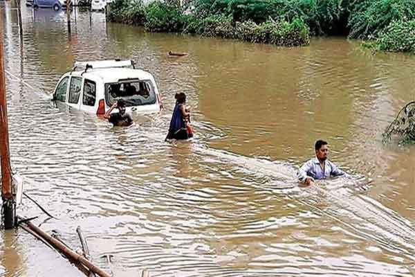 देश के कई राज्यों में मूसलाधार बारिश, कई इलाके बाढ़ की चपेट में, जनजीवन अस्त-व्यस्त, सड़कें नदियों-तालाबों में तब्दील