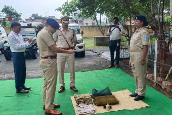 निरीक्षण करते एसपी मुकेश लुणायत.