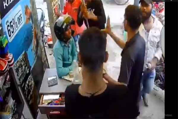 रांची में मुहर्रम की चंदा वसूली के नाम पर दुकानदार के साथ मारपीट, वीडियो वायरल, पुलिस ने दो आरोपियों को गिरफ्तार किया