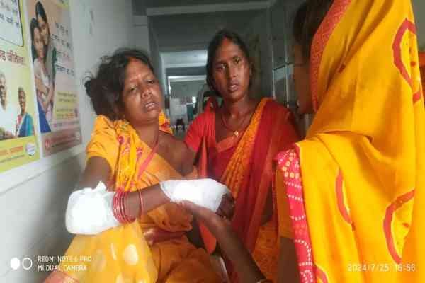 अस्पताल में इलाजरत घायल कंचन देवी