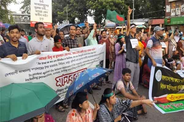 हजारों  हिंदू सड़कों पर उतरे, कहा, हम शरणार्थी नहीं… बांग्लादेश के नागरिक हैं…  अमेरिका, कनाडा में भी प्रदर्शन