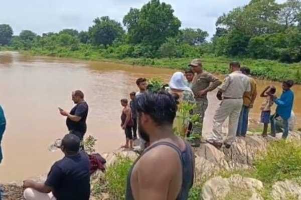 Chaibasa : पहली बार दो बहने नदी गई नहाने, छोटी बहन डूबी